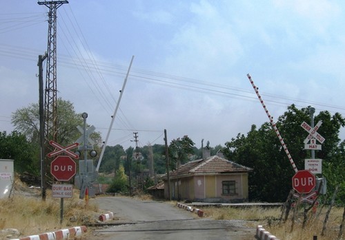 kontrollü hemzemin geçit